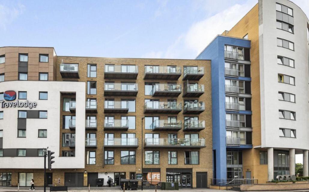 لندن Luxurious Dlr Apartment المظهر الخارجي الصورة